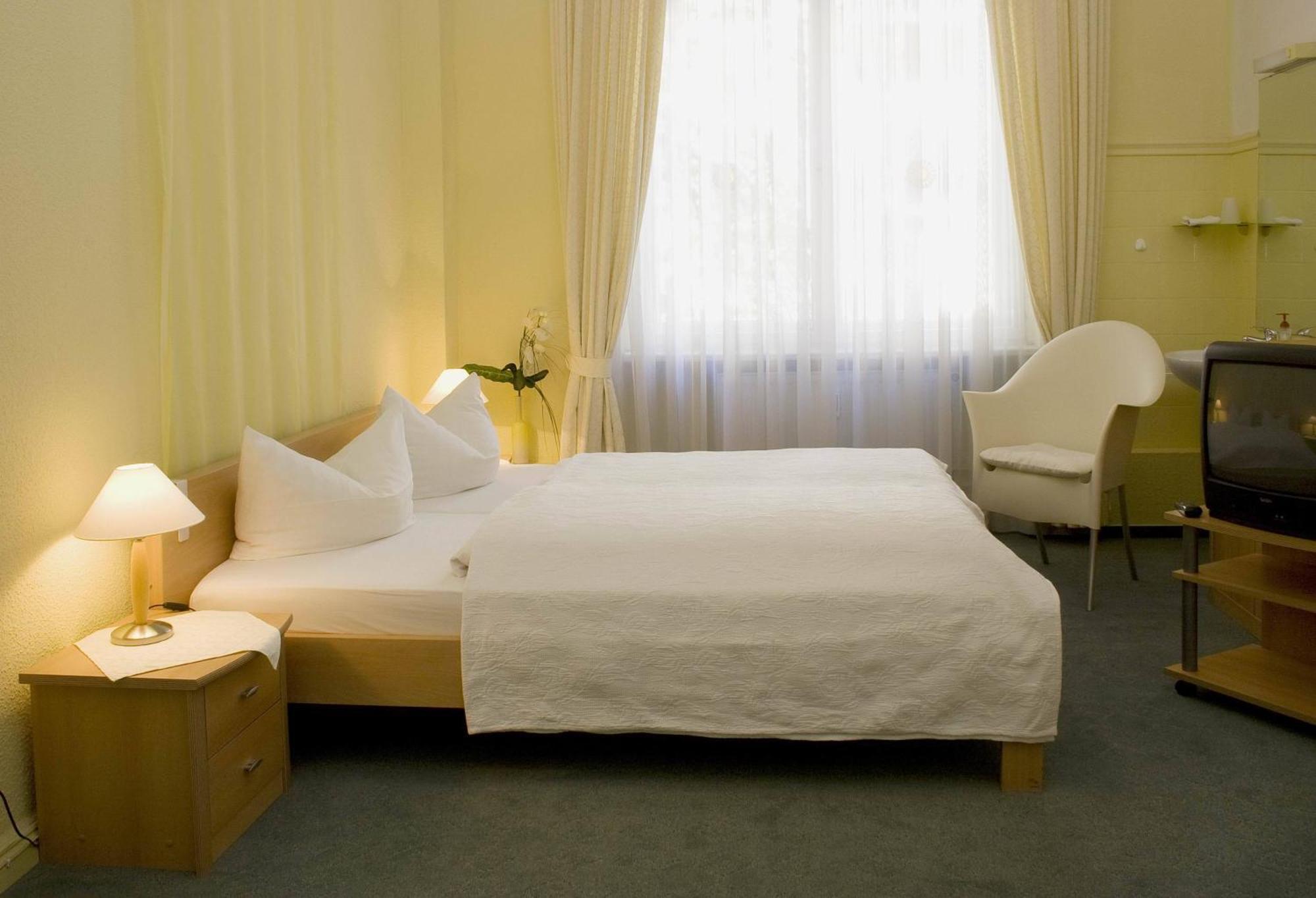 Hotel Pension Senta Berlin Eksteriør billede